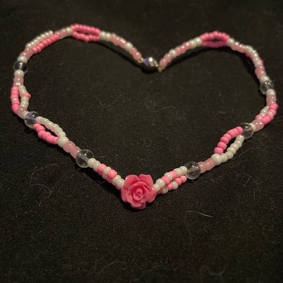 Pretty Hand-beaded Pink & White Rose Choker - Picture 1 of 3